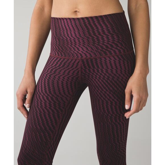 LULULEMON Wunder Under Crop in Shifted Horizon Red Grape Black Size 4 - Picture 1 of 8